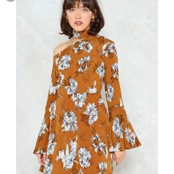 Off the shoulder floral dress 🍂🍁🍁🔥🔥 - Picture 7 of 7